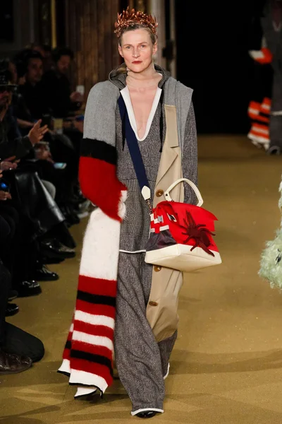 Look 10